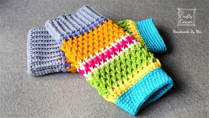 Padrões mais quentes da perna para tricotar com um padrão livre de crochê