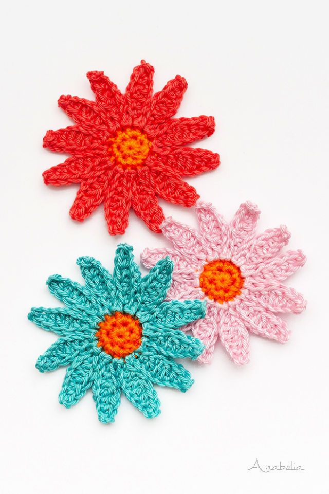 Crie algo único e lindo com este tutorial de crochê com margaridas! Instruções passo a passo para fazer pequenas flores artesanais que as crianças vão adorar.