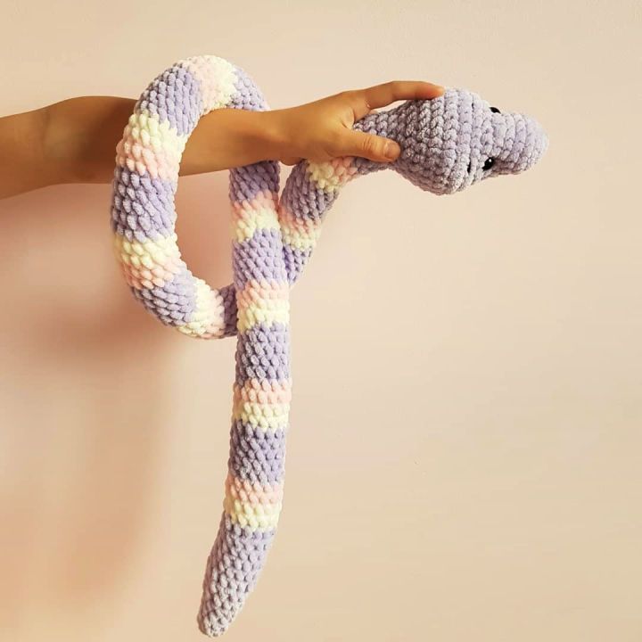 Cacto de Crochê: Transforme seu ambiente com um toque de deserto! Perfeito para adicionar uma decoração divertida a qualquer ambiente.