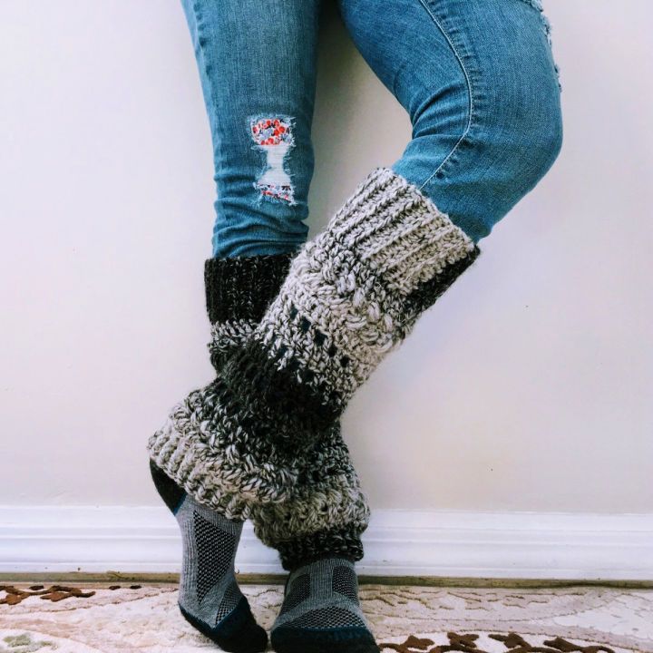 É um padrão de uma perna mais quente tricotada com um crochê.